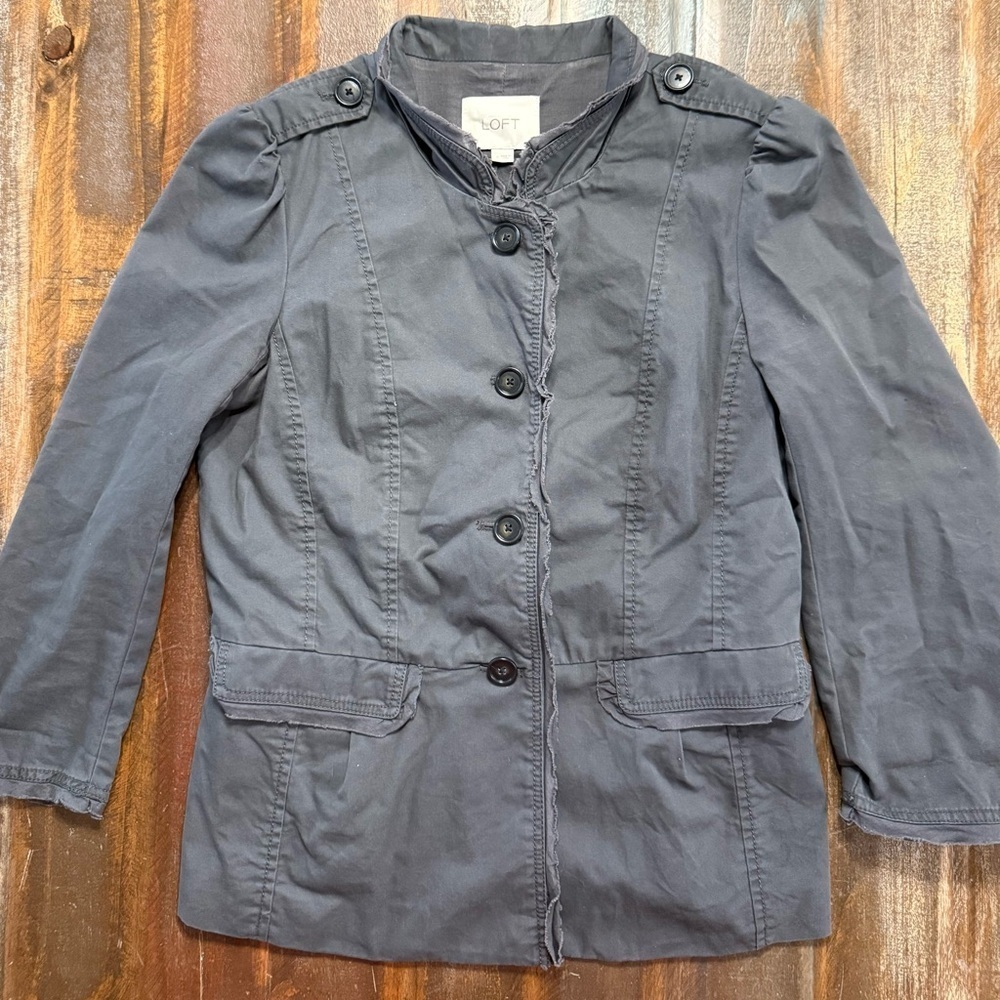 Ann Taylor LOFT Gray Button Front Jacket Size 2 Structured Utility Blazer EUC